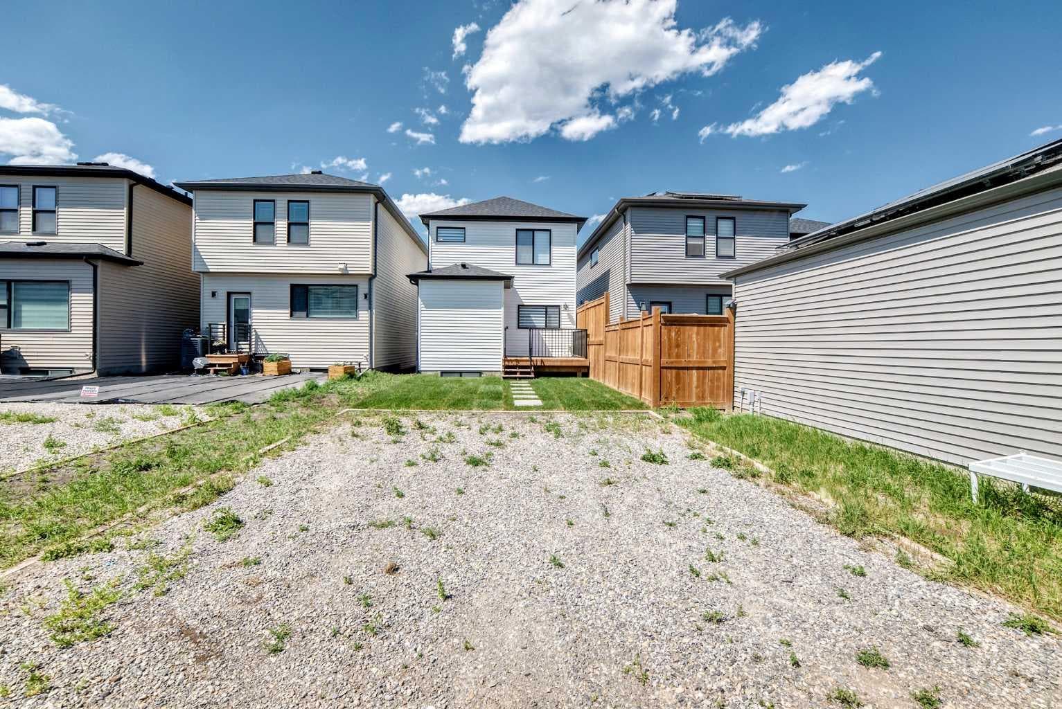 211 Silverton Glen Crescent SW