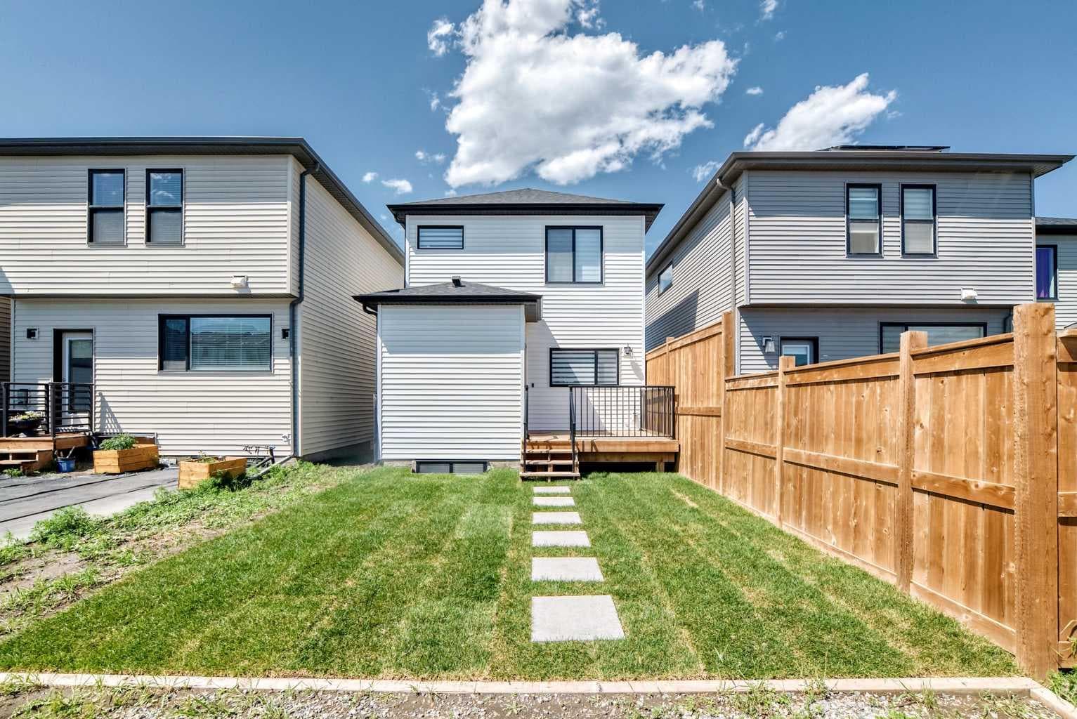 211 Silverton Glen Crescent SW