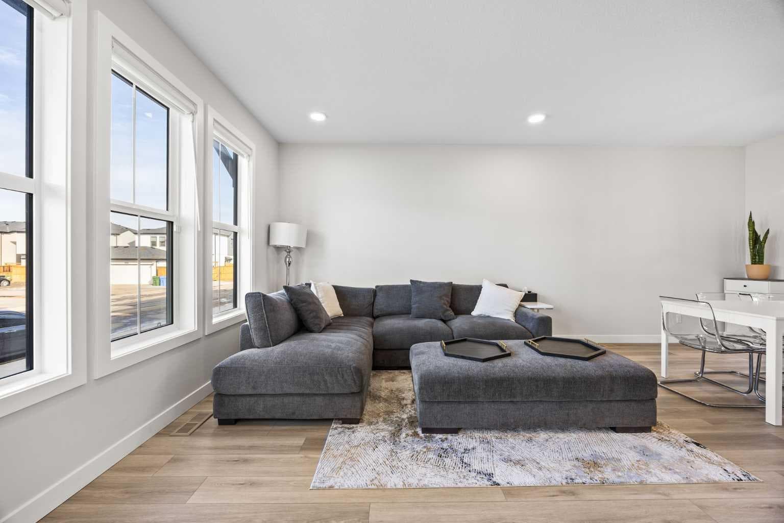 211 Silverton Glen Crescent SW