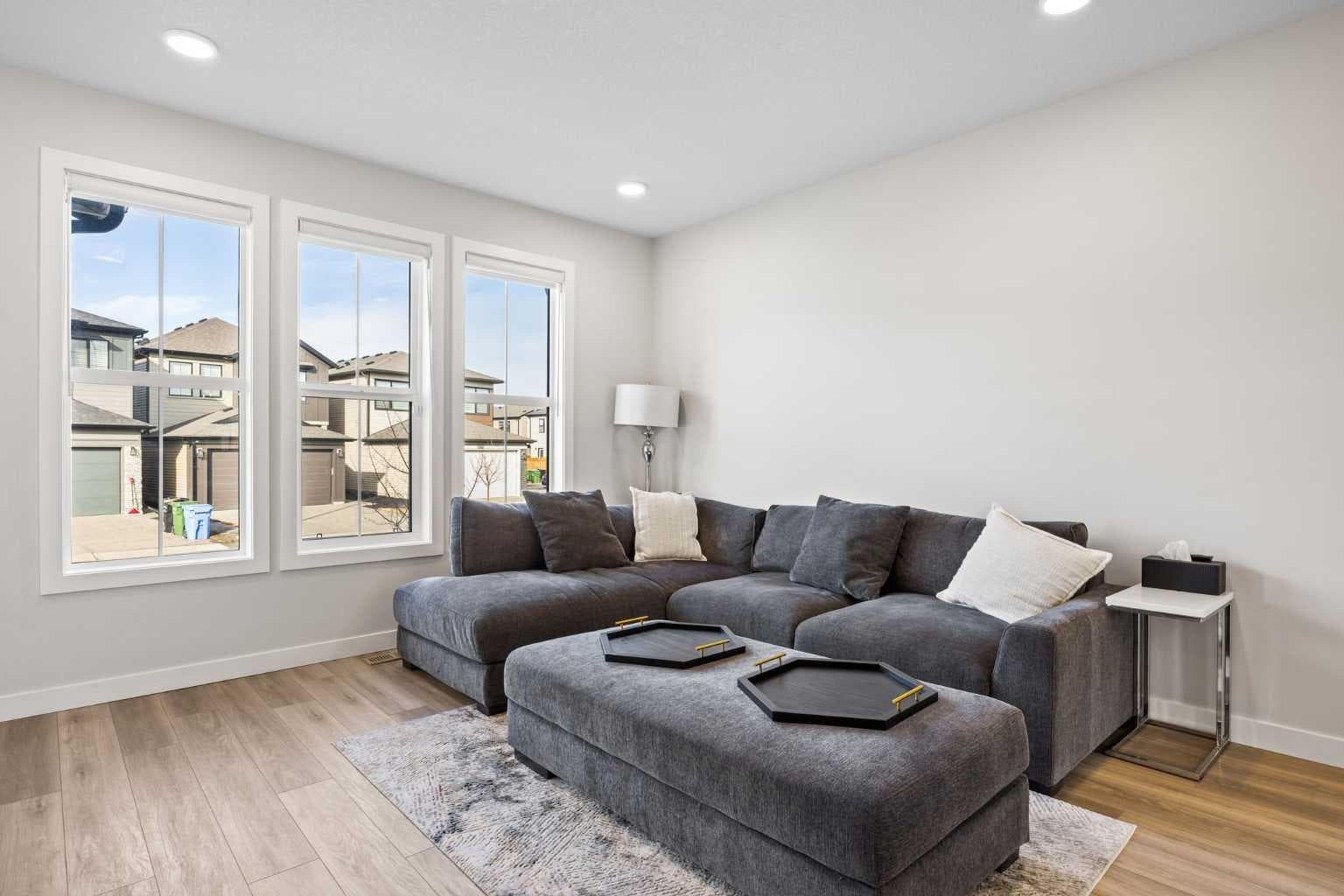 211 Silverton Glen Crescent SW