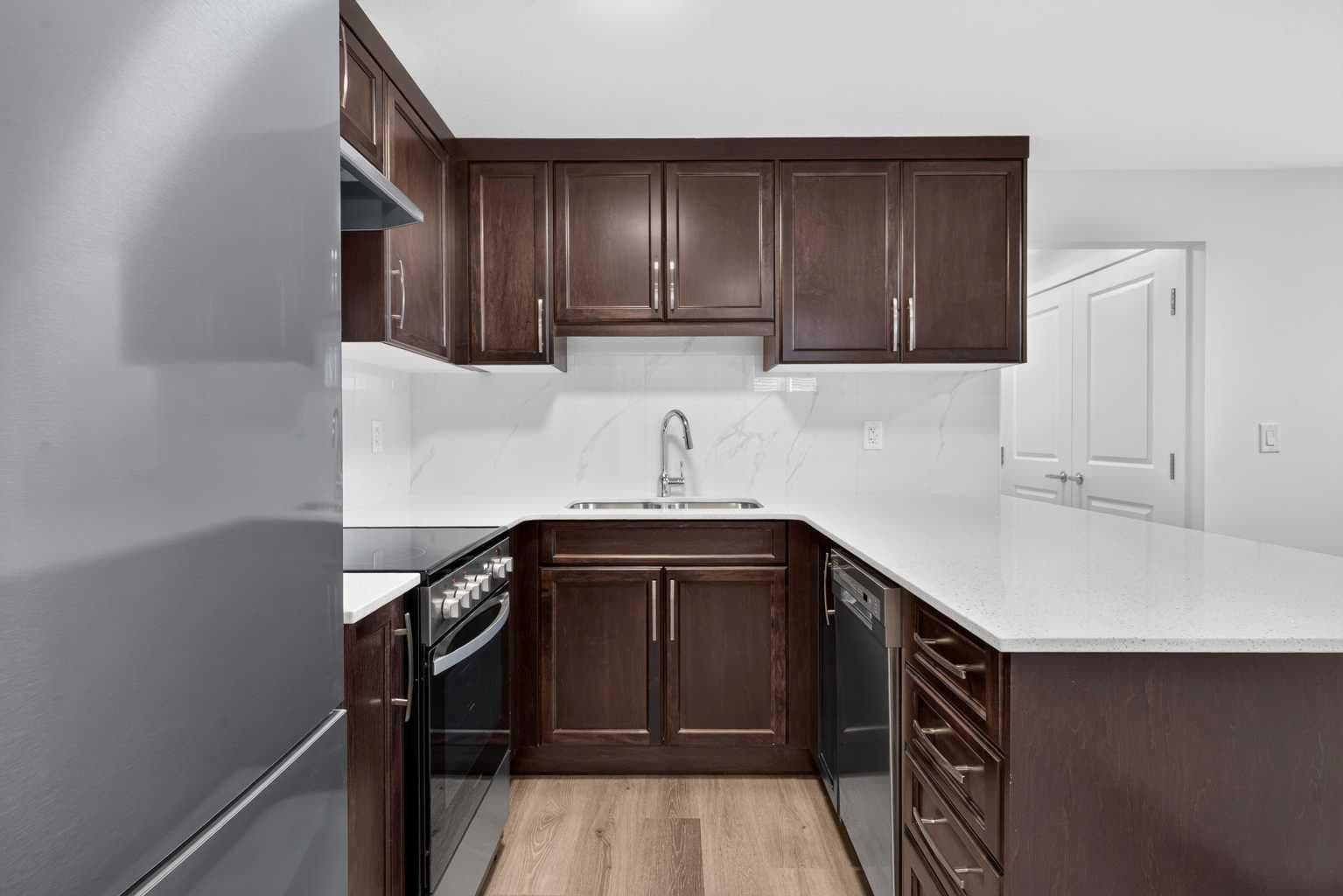 110 Yorkstone Villas SW