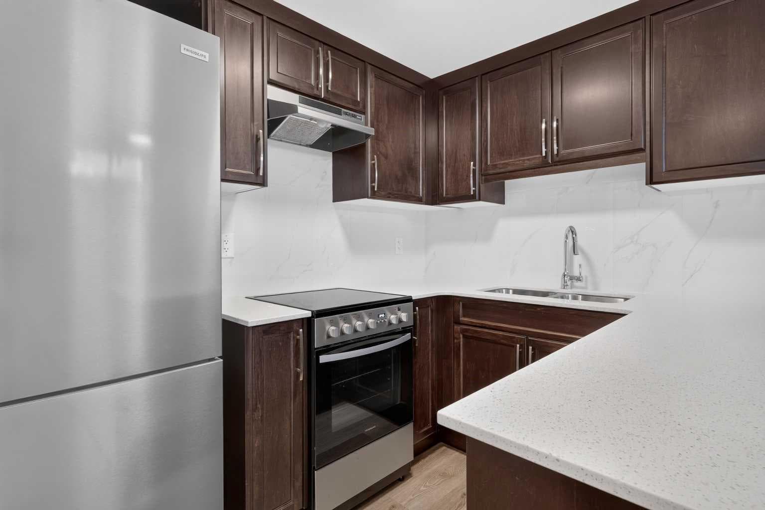 110 Yorkstone Villas SW