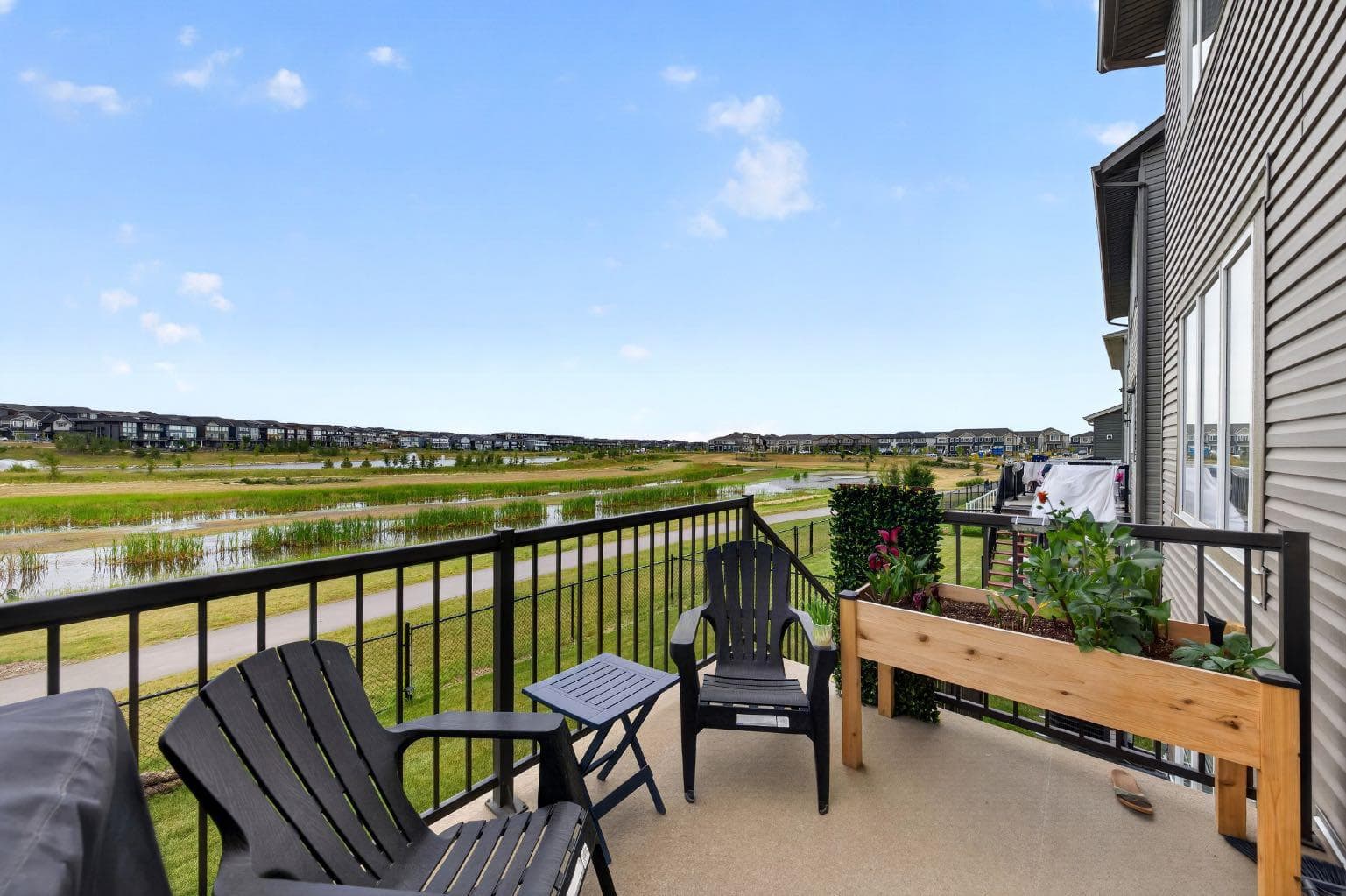 155 Carringford View NW