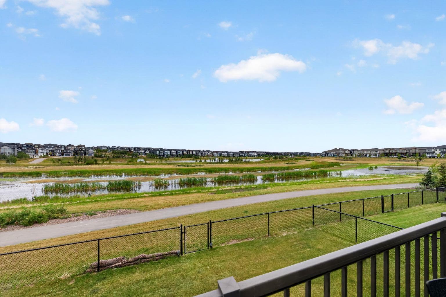 155 Carringford View NW