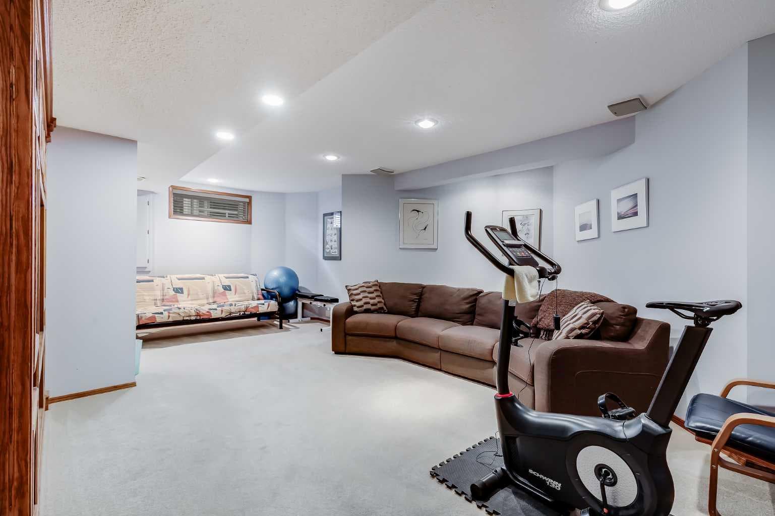 22 Varsity Estates View NW
