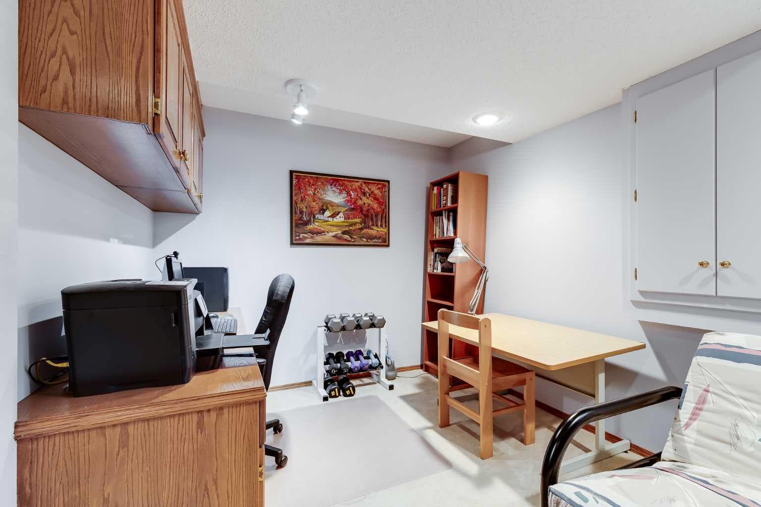 22 Varsity Estates View NW