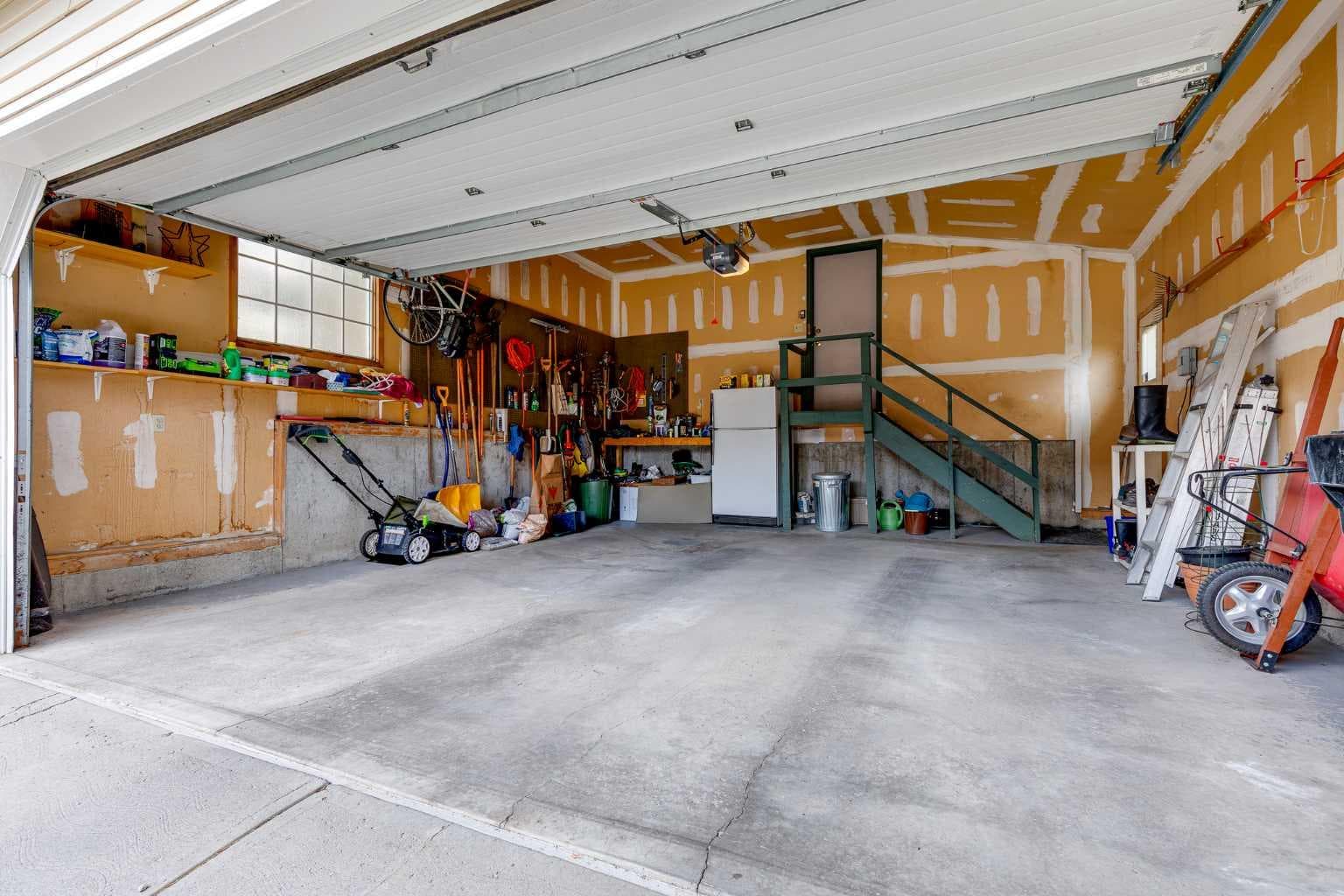 22 Varsity Estates View NW
