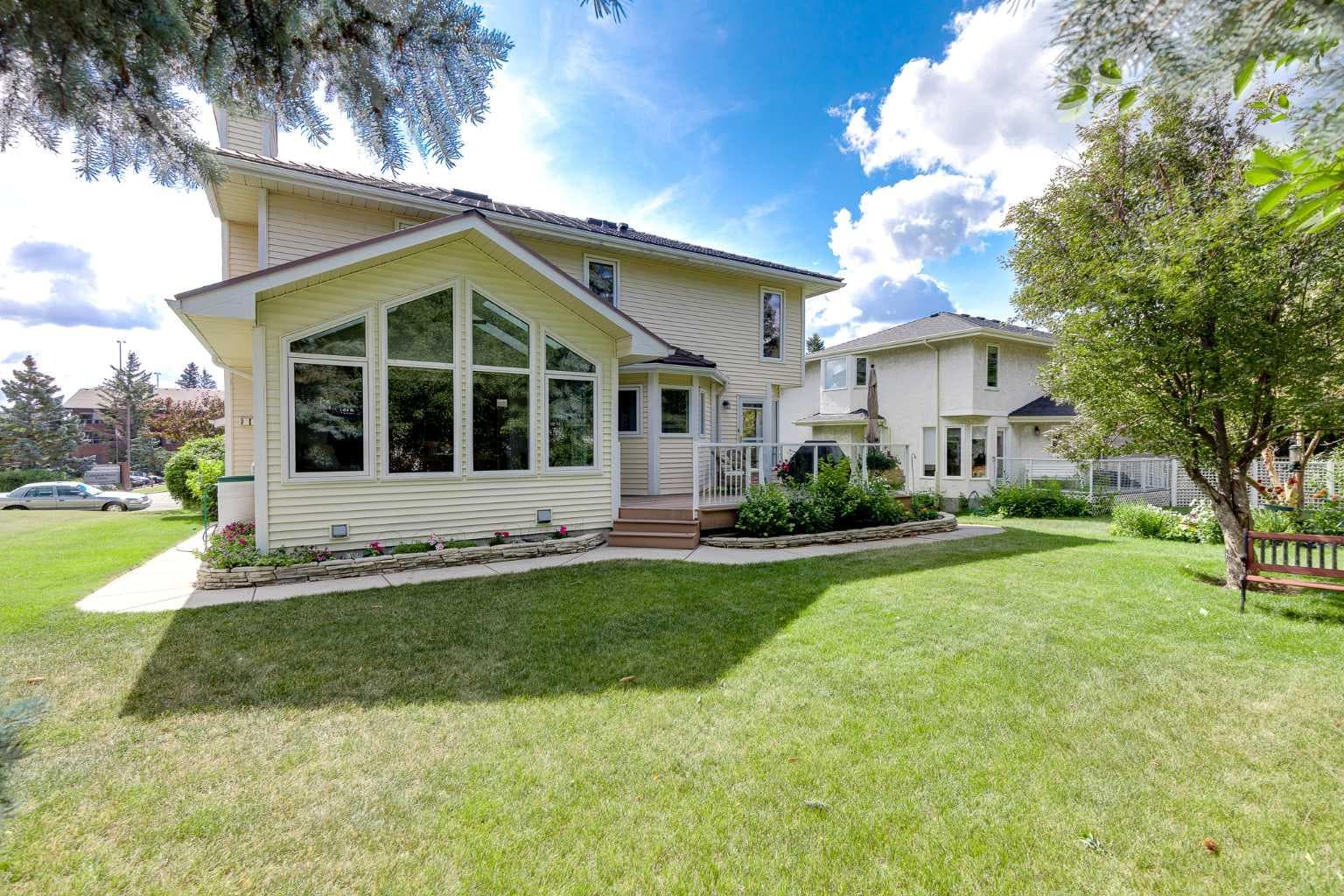 22 Varsity Estates View NW