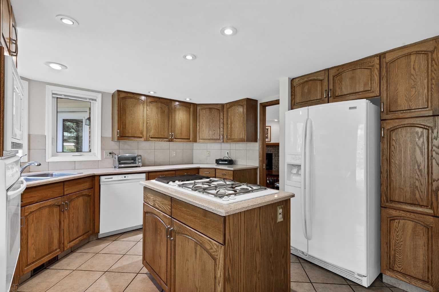 22 Varsity Estates View NW