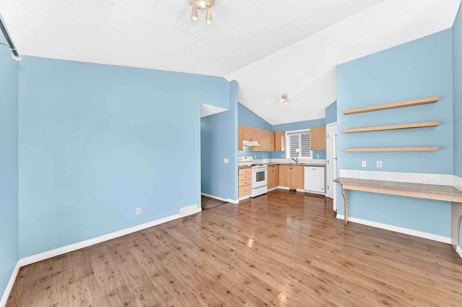 76 Coville Close NE
