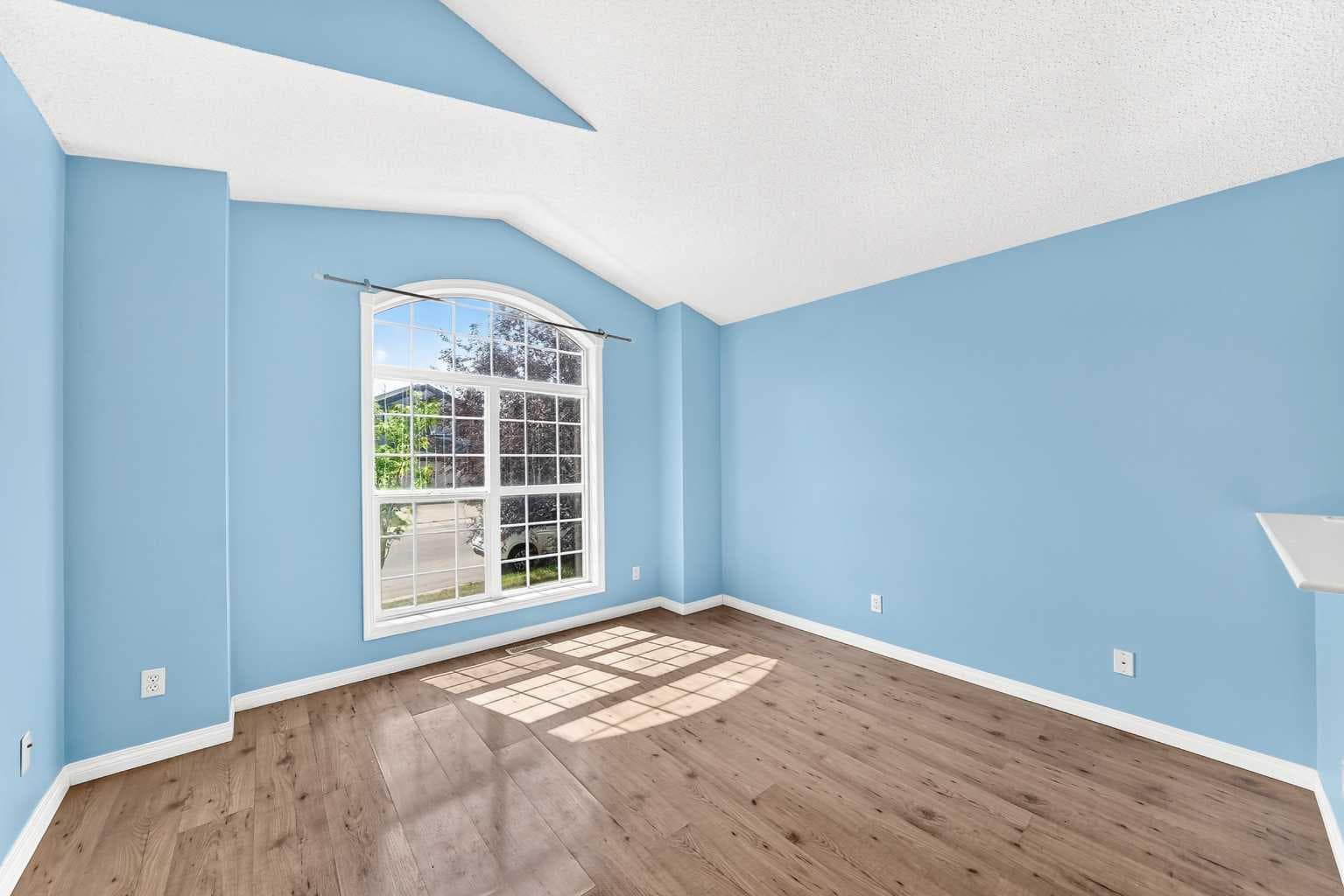 76 Coville Close NE
