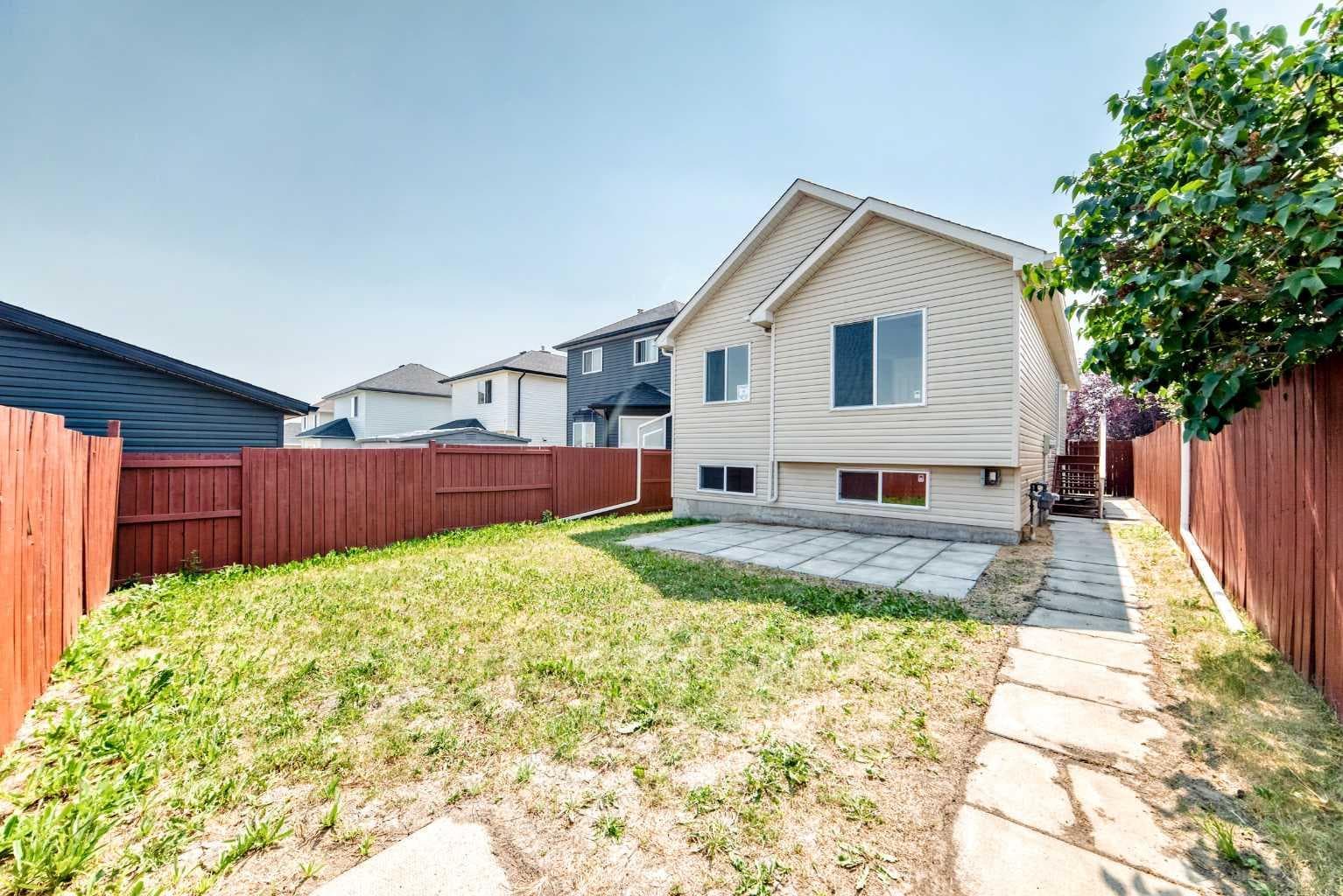 76 Coville Close NE