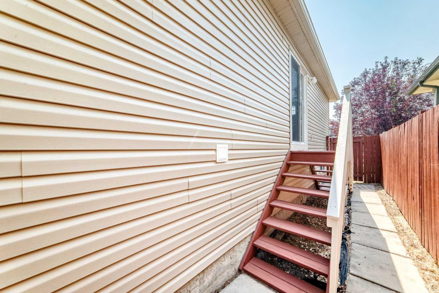 76 Coville Close NE