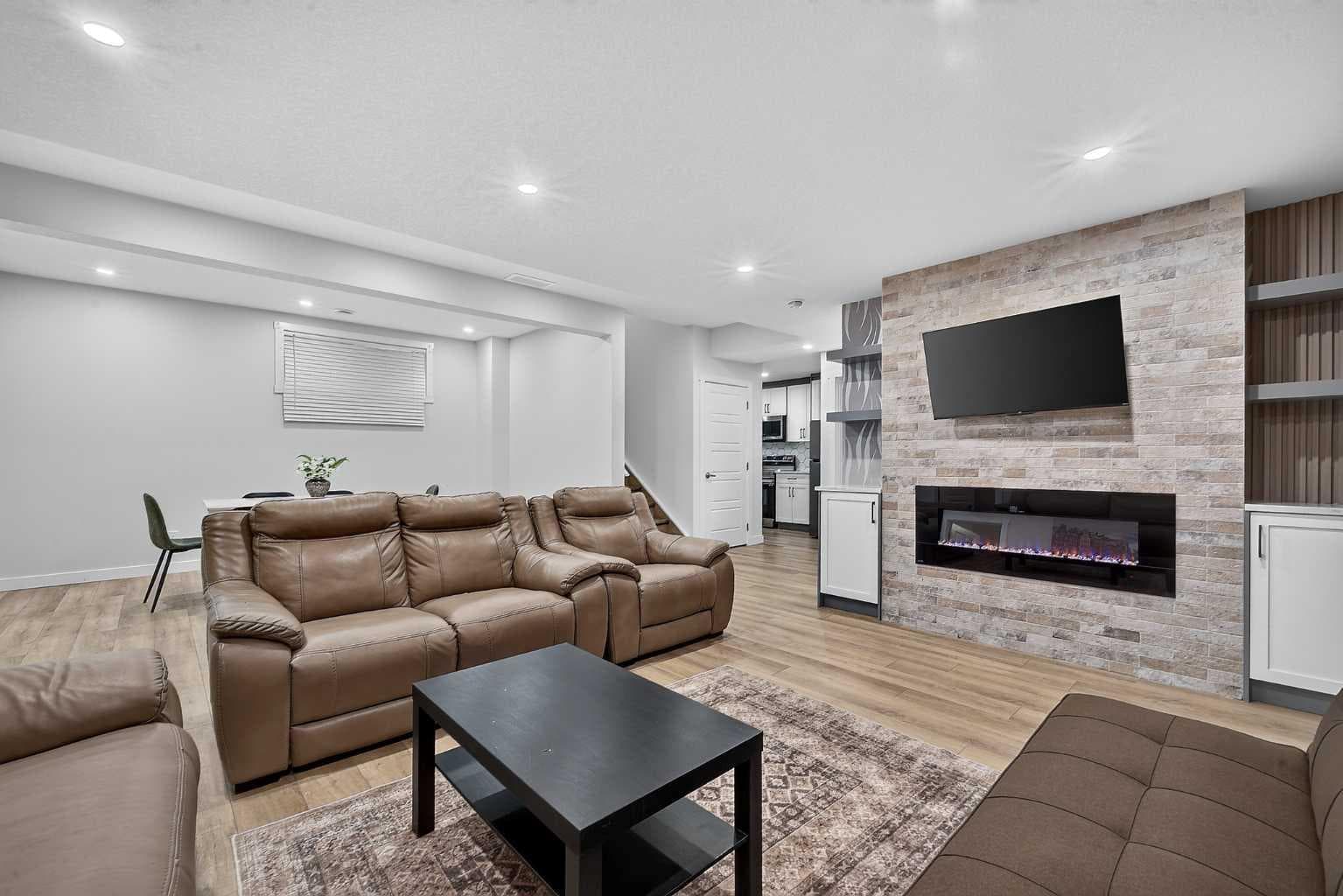 2177 Ravensdun Crescent SE