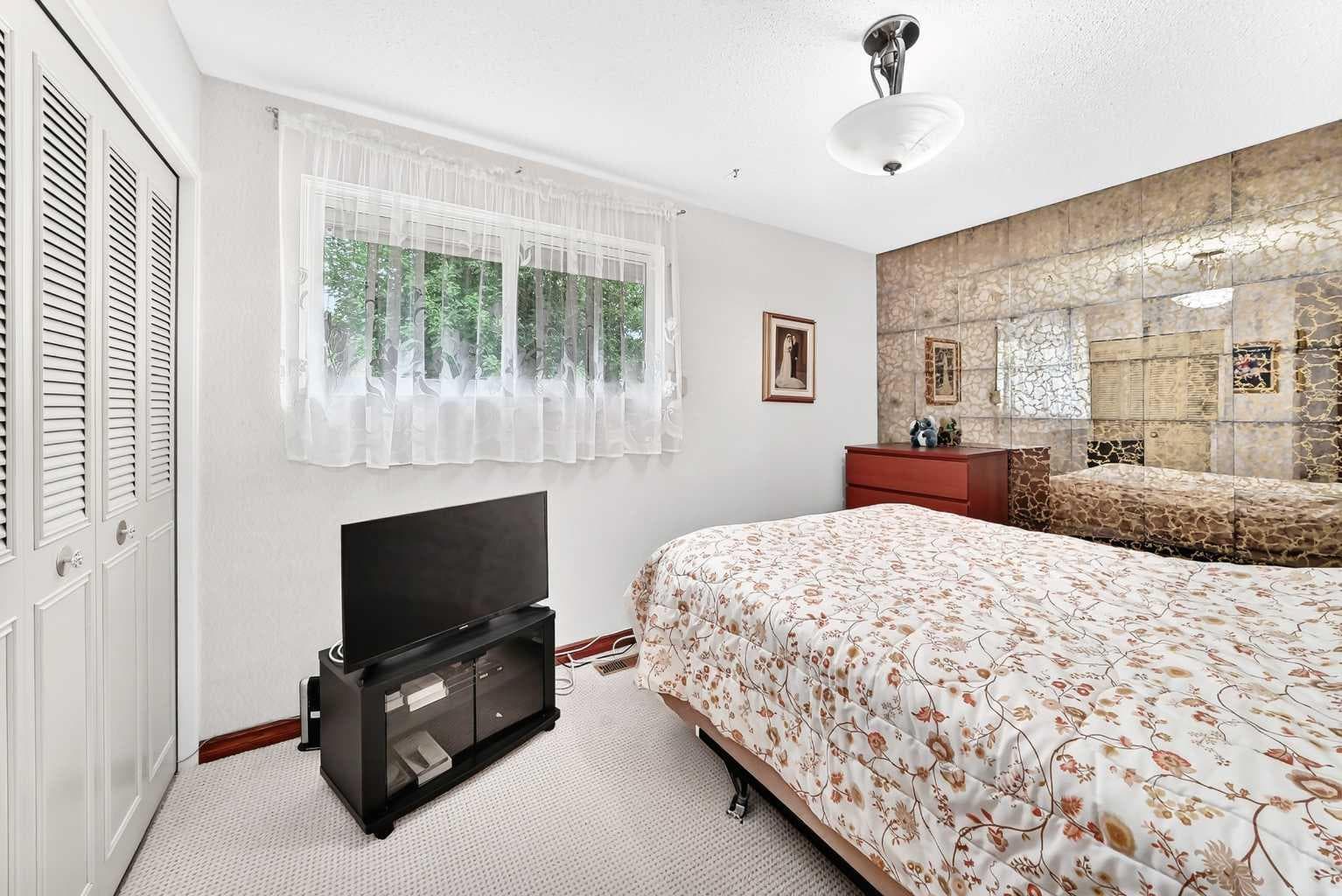1 Cochrane Crescent 