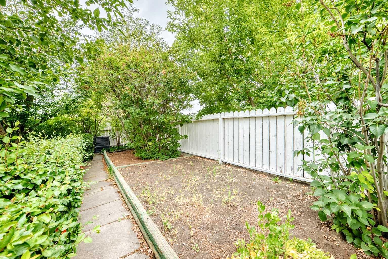 1 Cochrane Crescent 