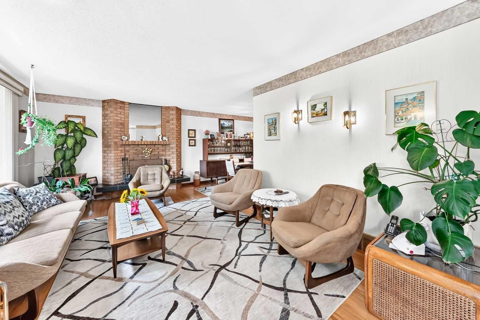 1 Cochrane Crescent 