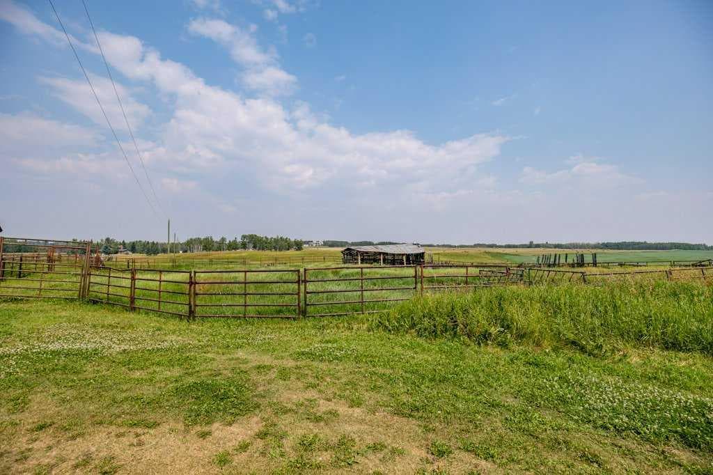 261126 Range Road 33  