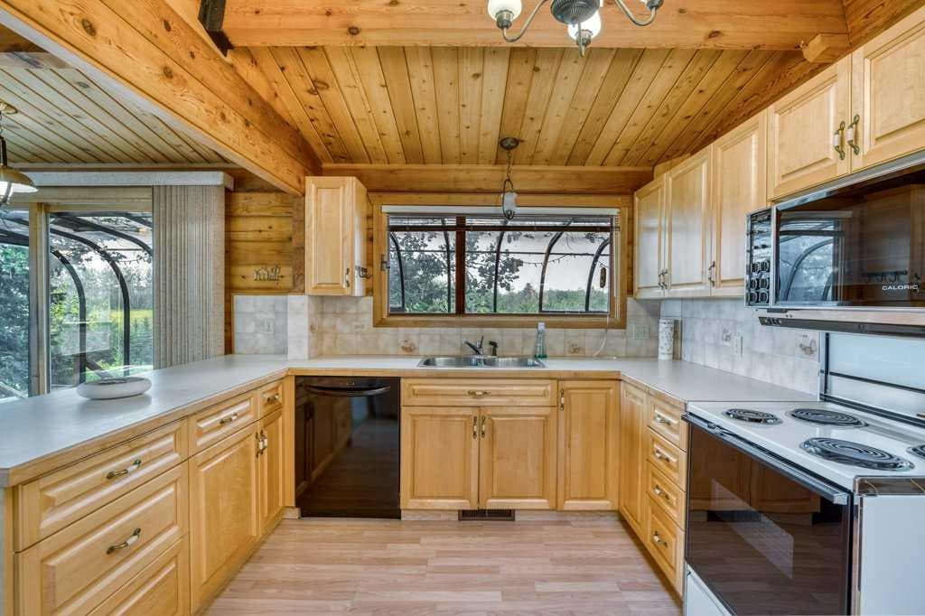 261126 Range Road 33  