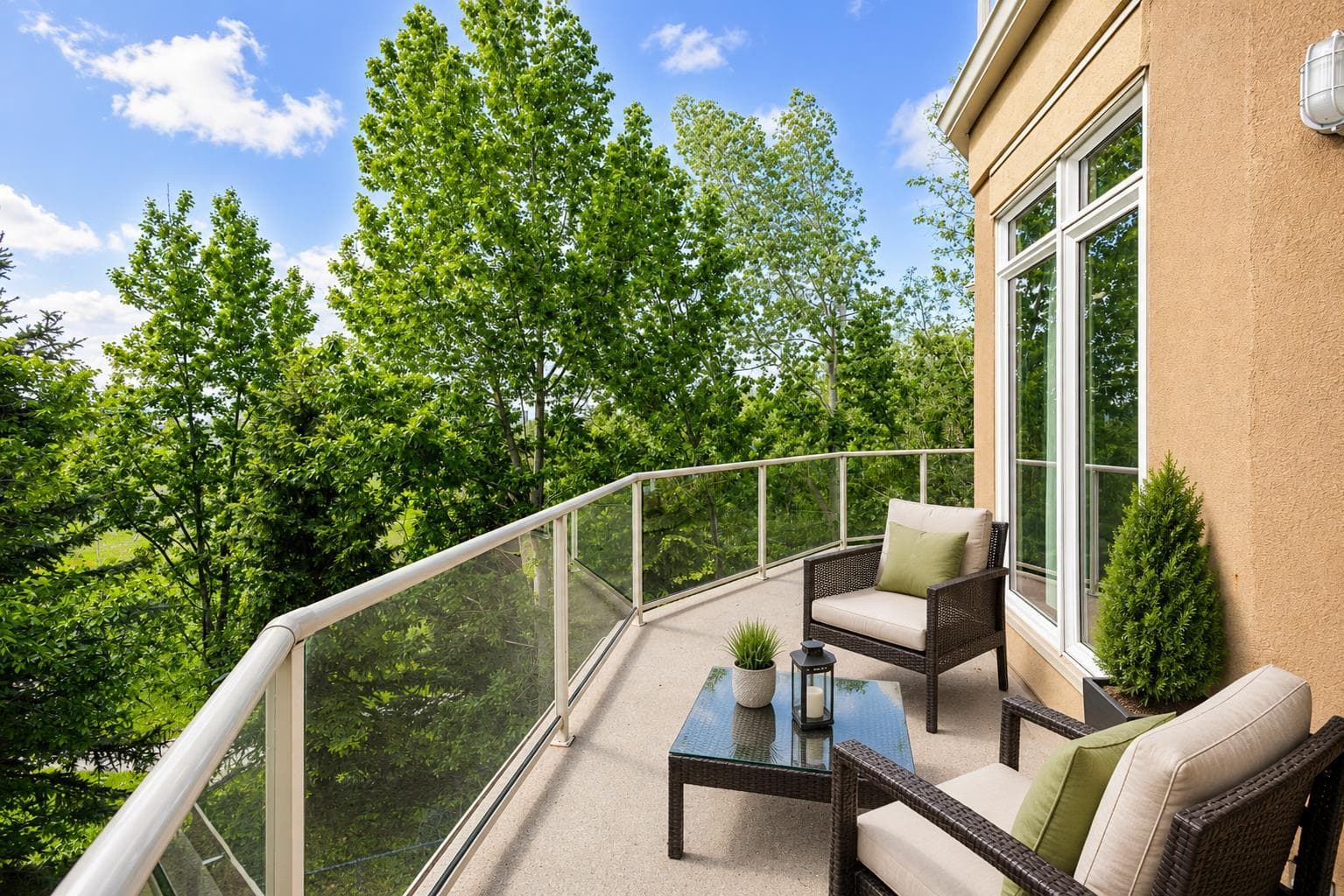 306, 10 Hemlock Crescent SW