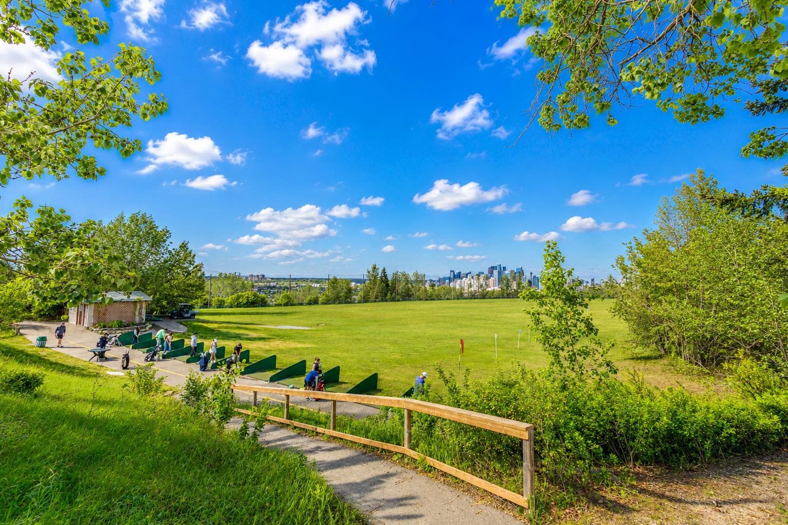 306, 10 Hemlock Crescent SW