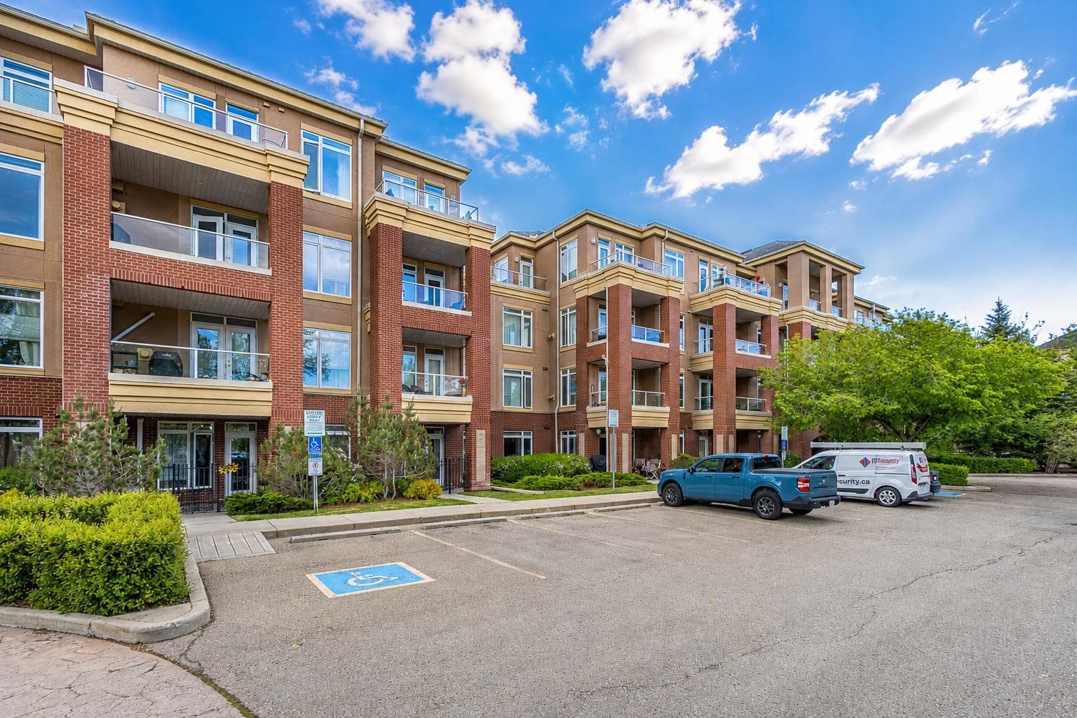 306, 10 Hemlock Crescent SW