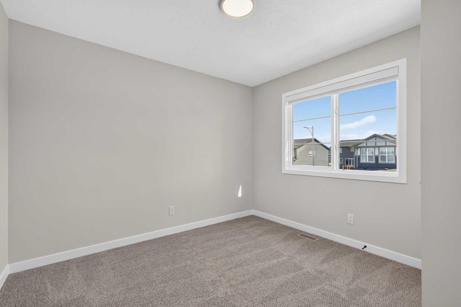 18 Chinook Winds Court SW