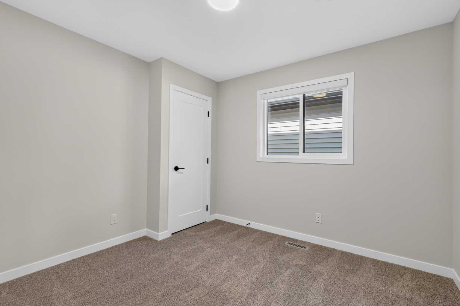 18 Chinook Winds Court SW
