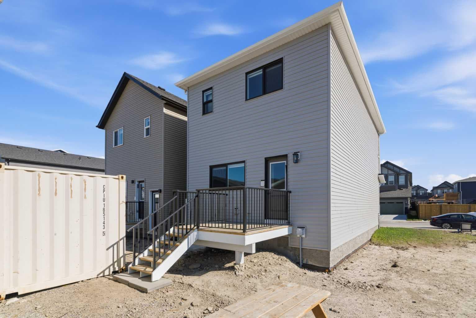 18 Chinook Winds Court SW