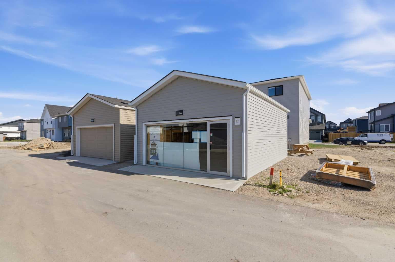 18 Chinook Winds Court SW