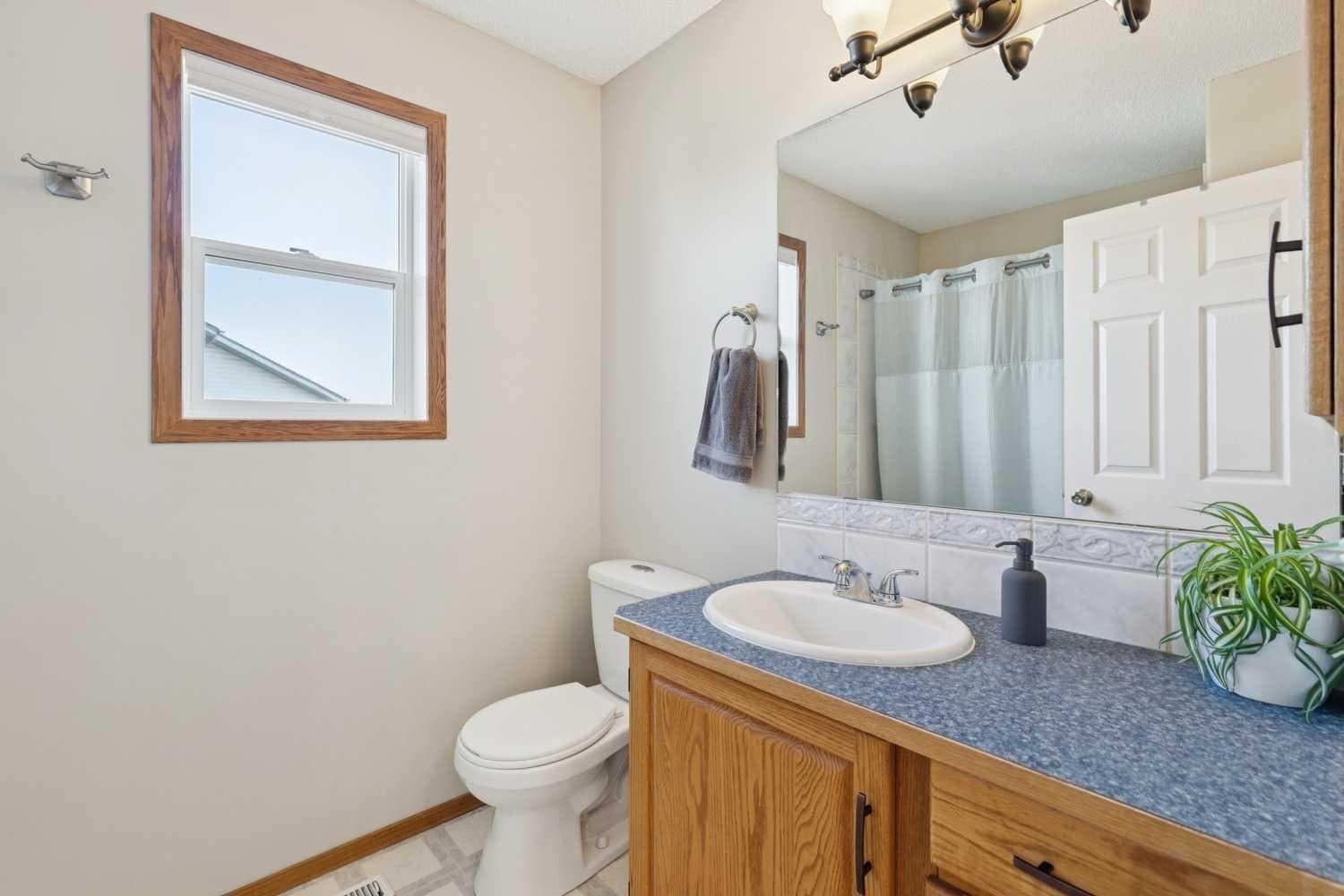 16 Henderson Bay NE