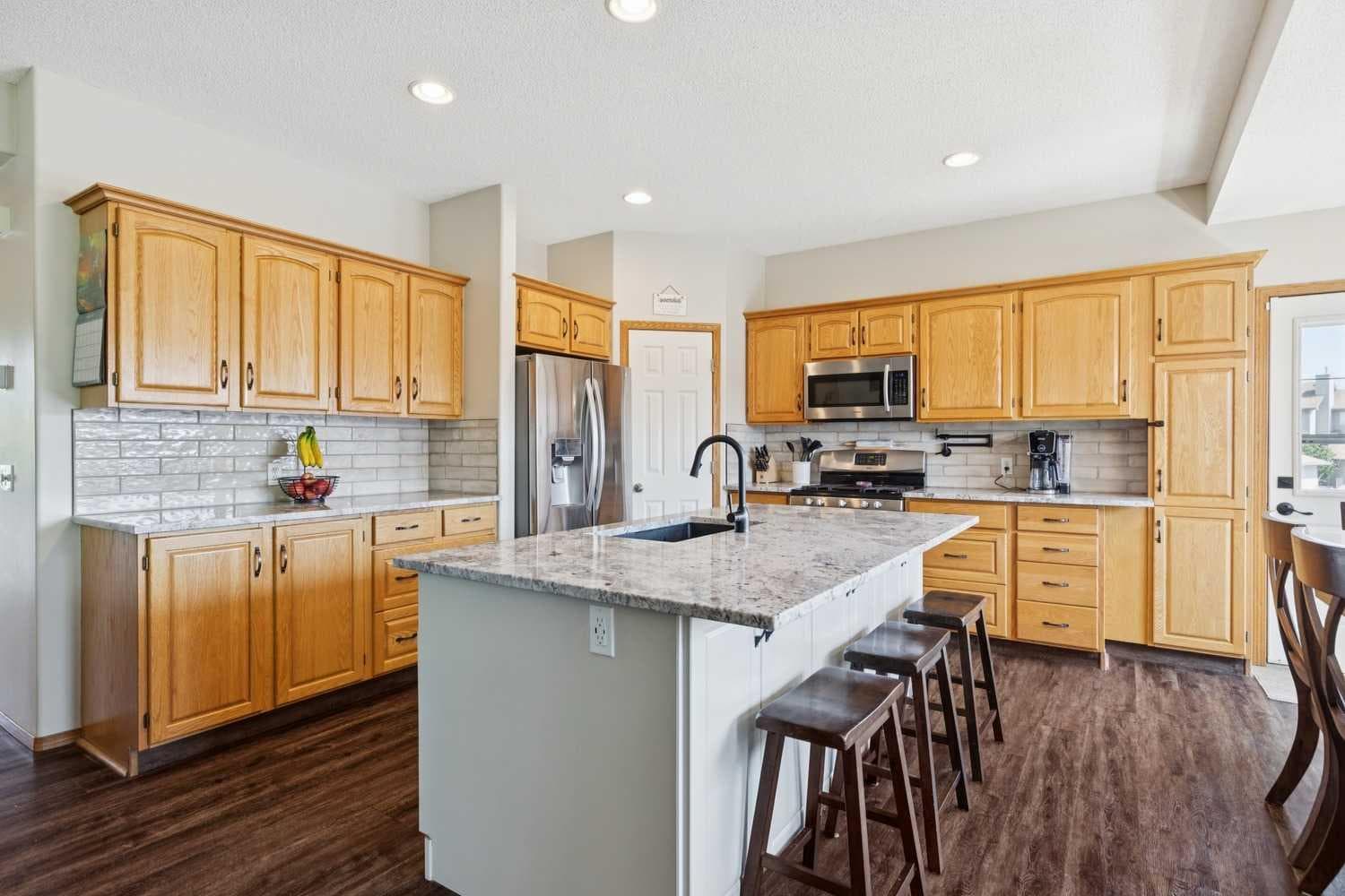 16 Henderson Bay NE