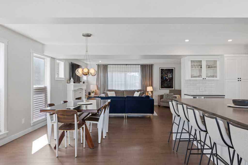 87 Couture Crescent SW