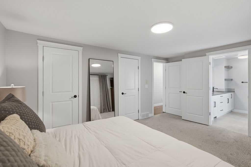 87 Couture Crescent SW