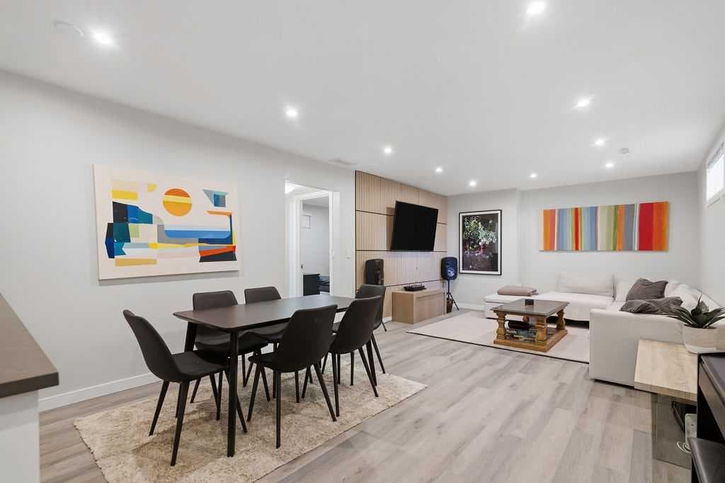 87 Couture Crescent SW