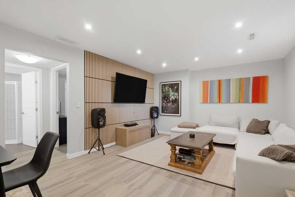 87 Couture Crescent SW