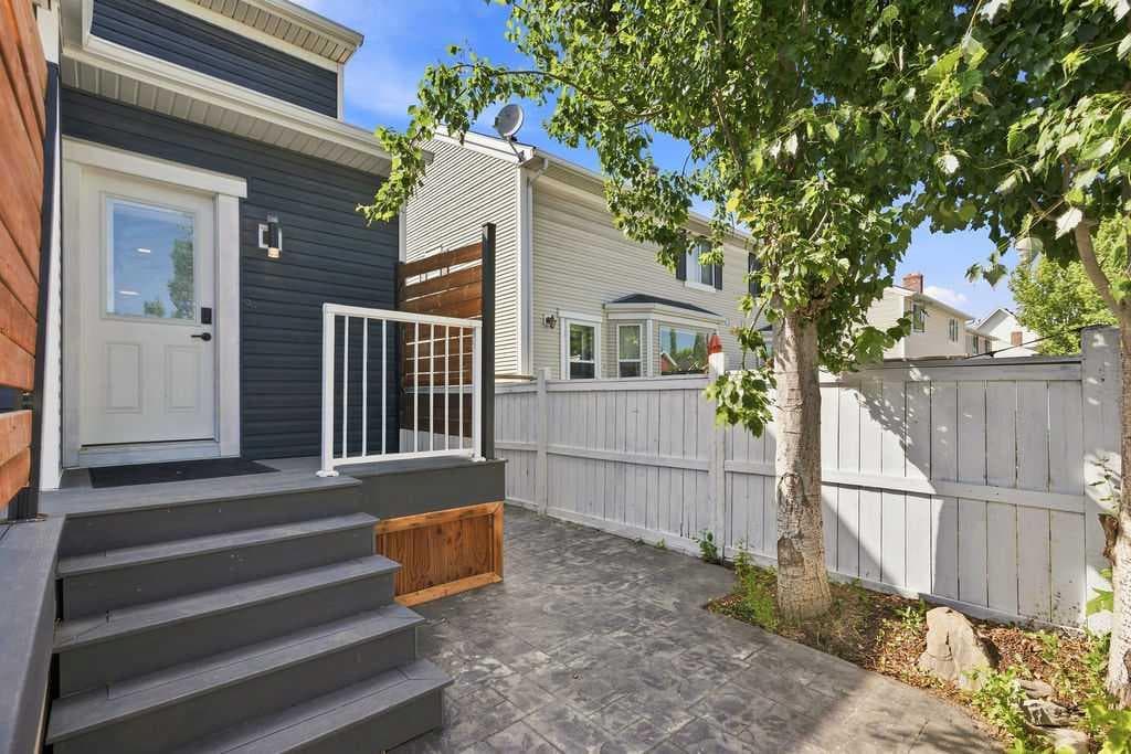 87 Couture Crescent SW