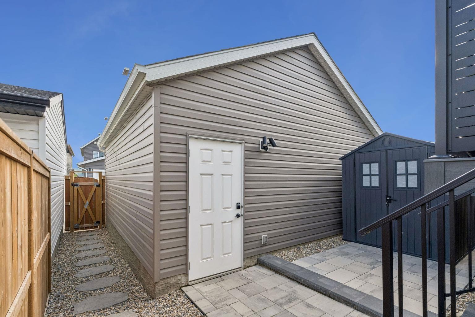 125 Rochester Way NW