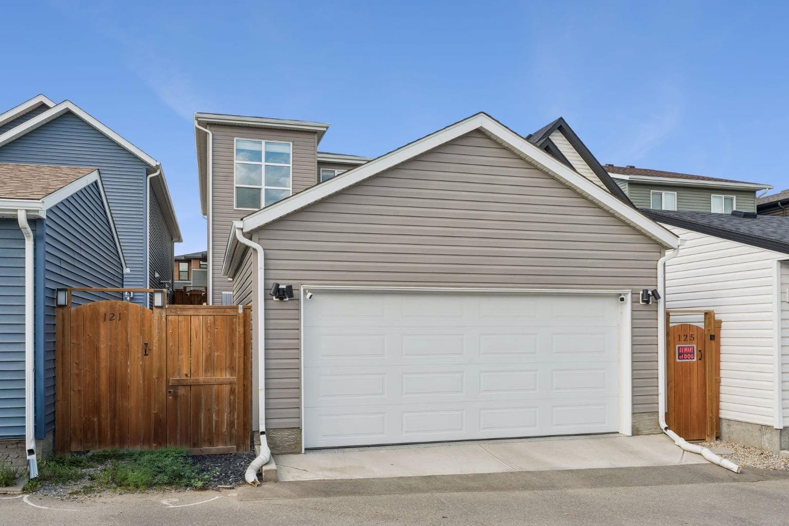125 Rochester Way NW
