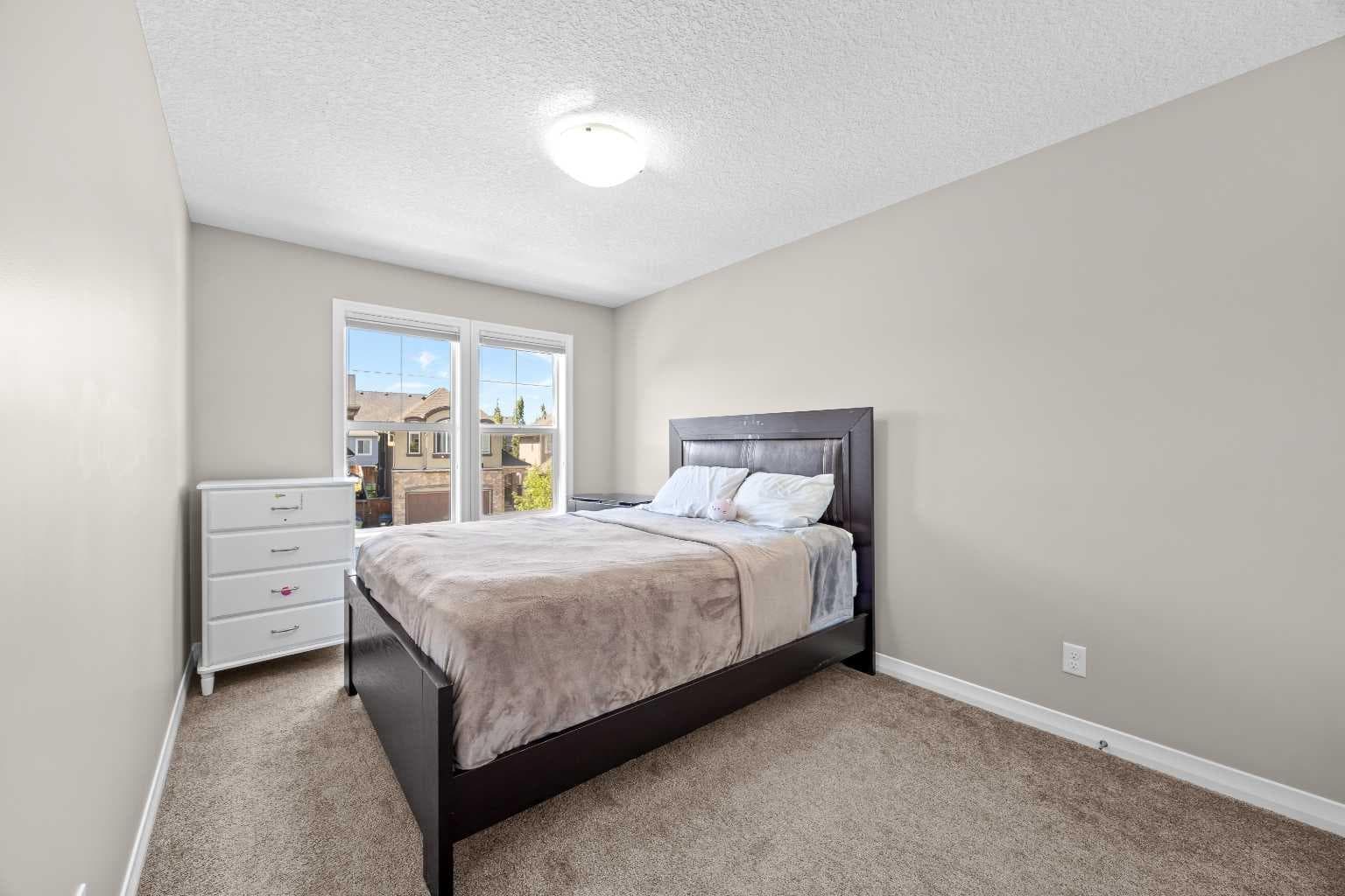27 Mahogany Crescent SE