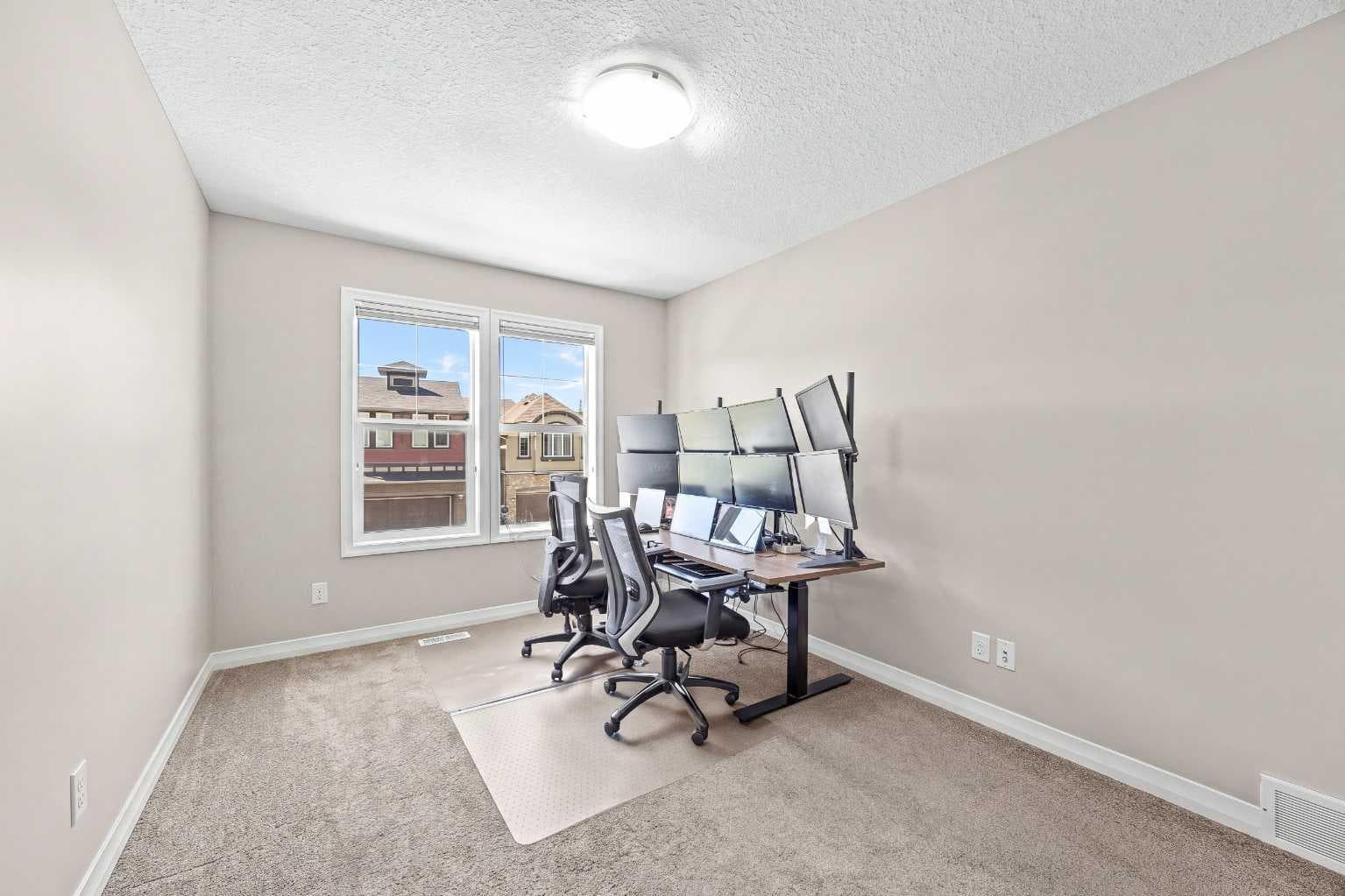 27 Mahogany Crescent SE