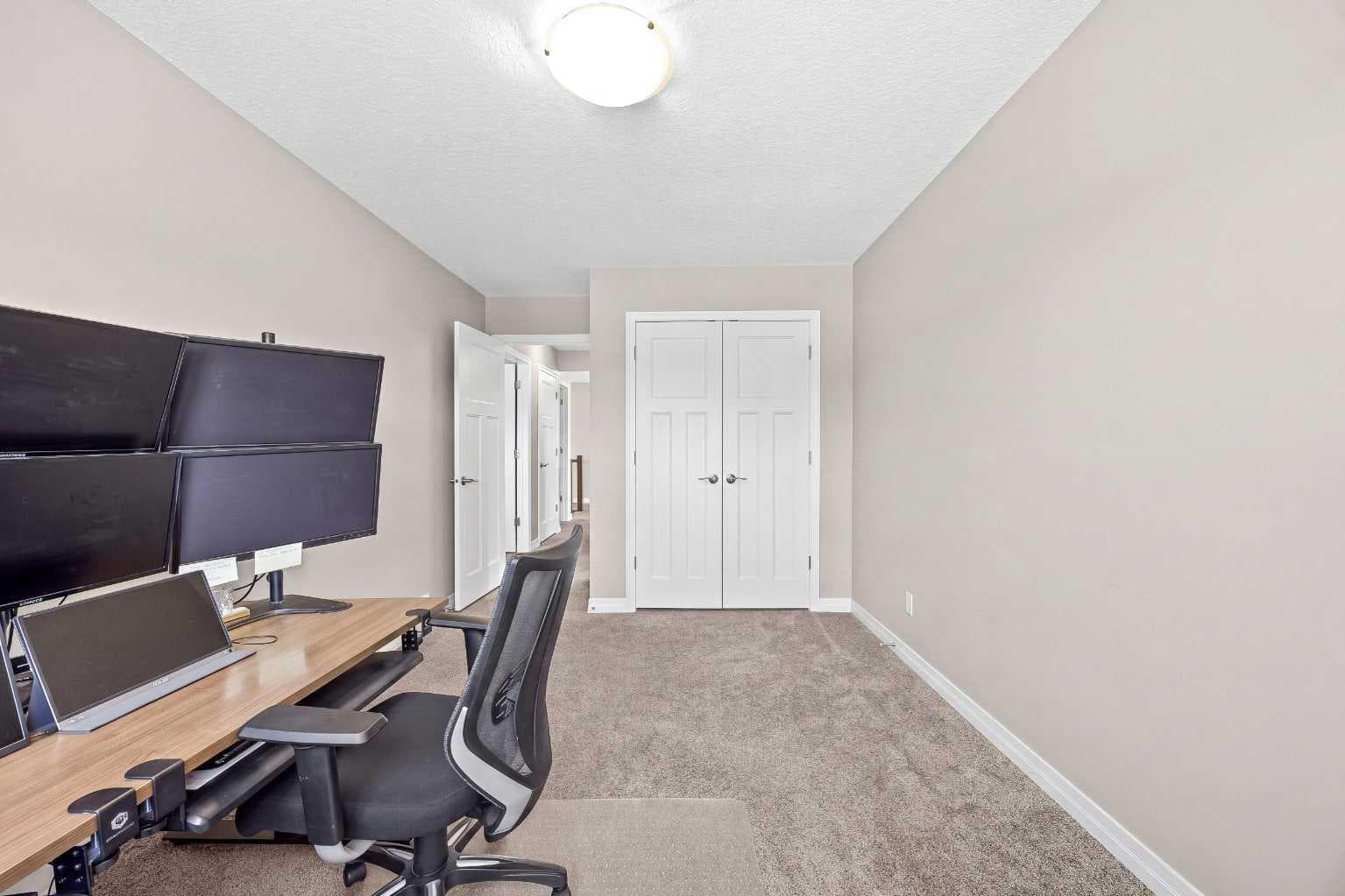 27 Mahogany Crescent SE