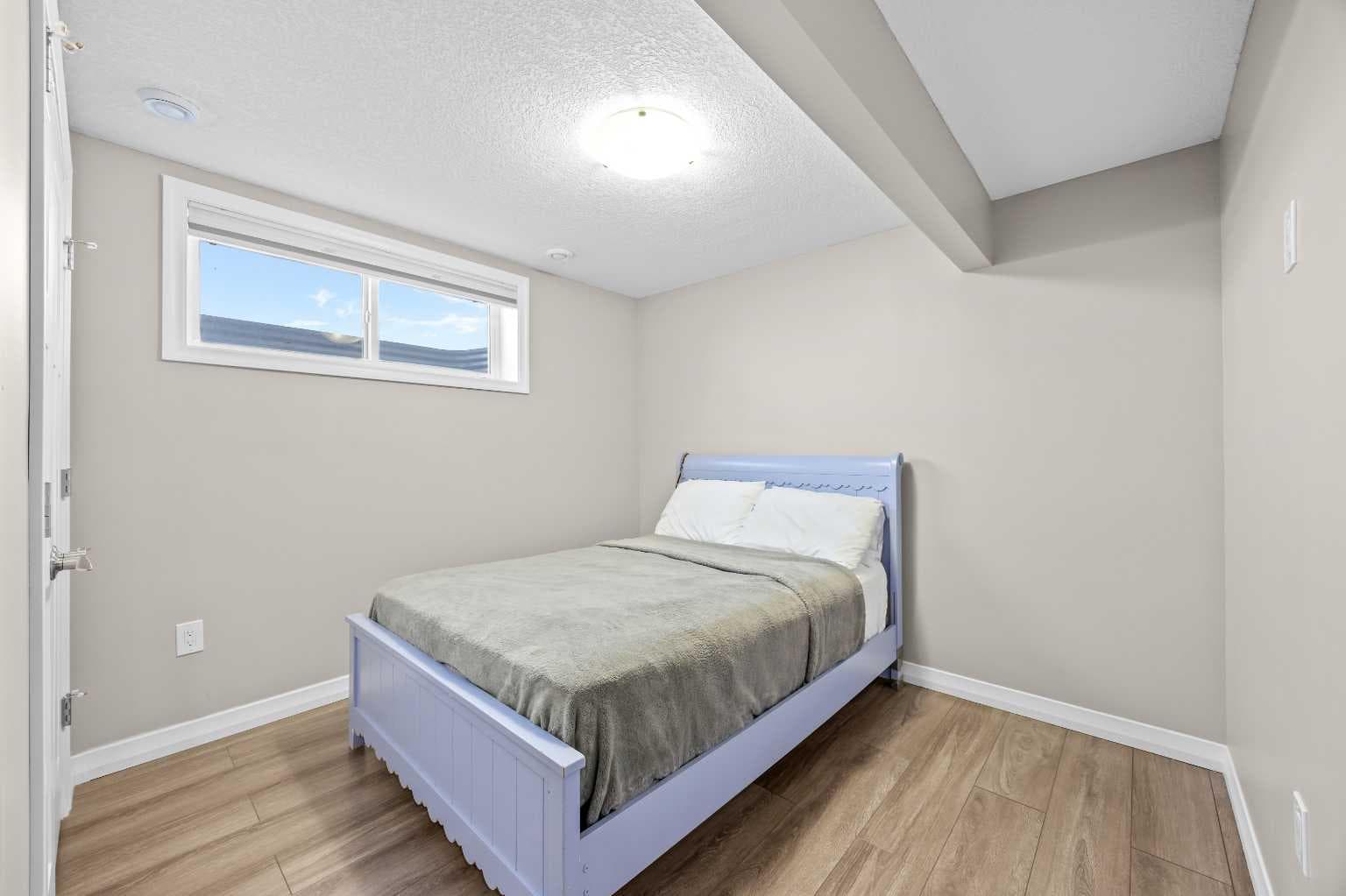 27 Mahogany Crescent SE