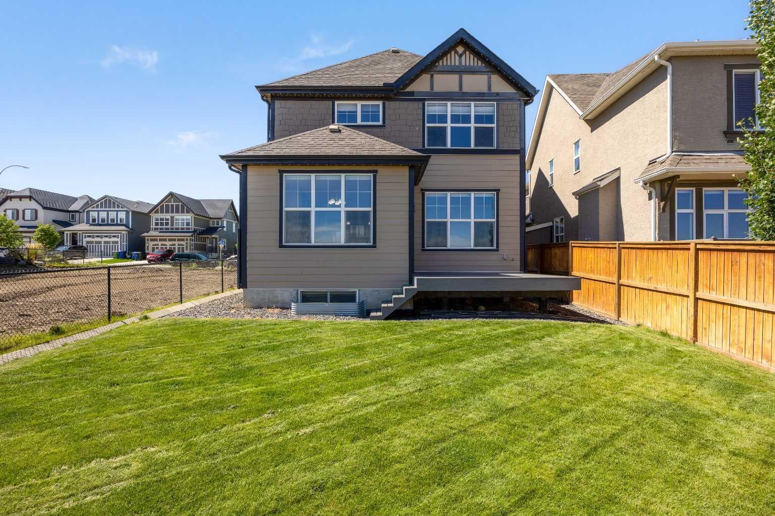 27 Mahogany Crescent SE
