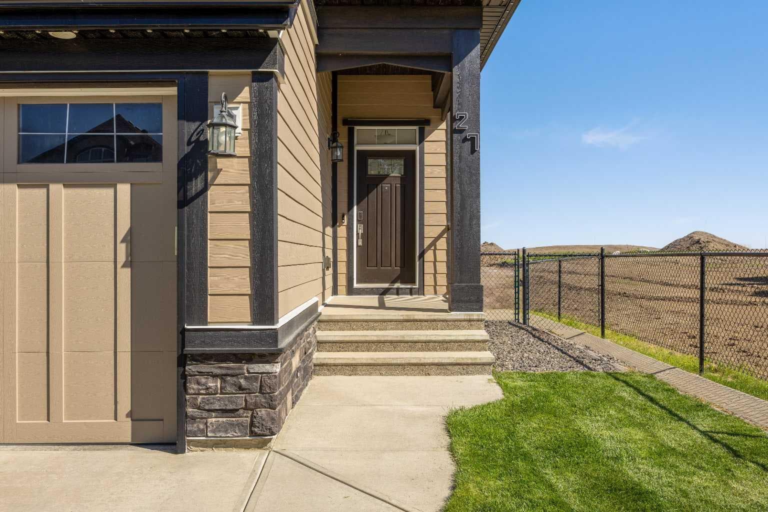 27 Mahogany Crescent SE