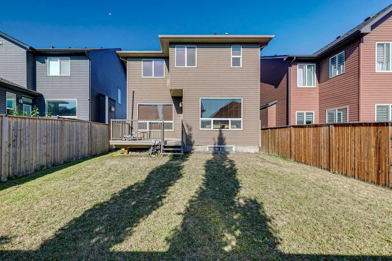 92 Cougar Ridge Close SW