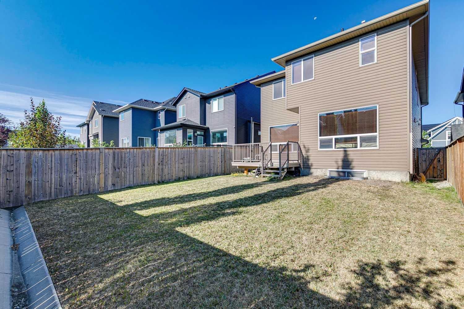 92 Cougar Ridge Close SW