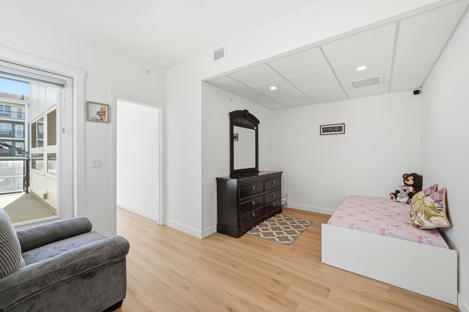2216, 151 Skyview Bay NE