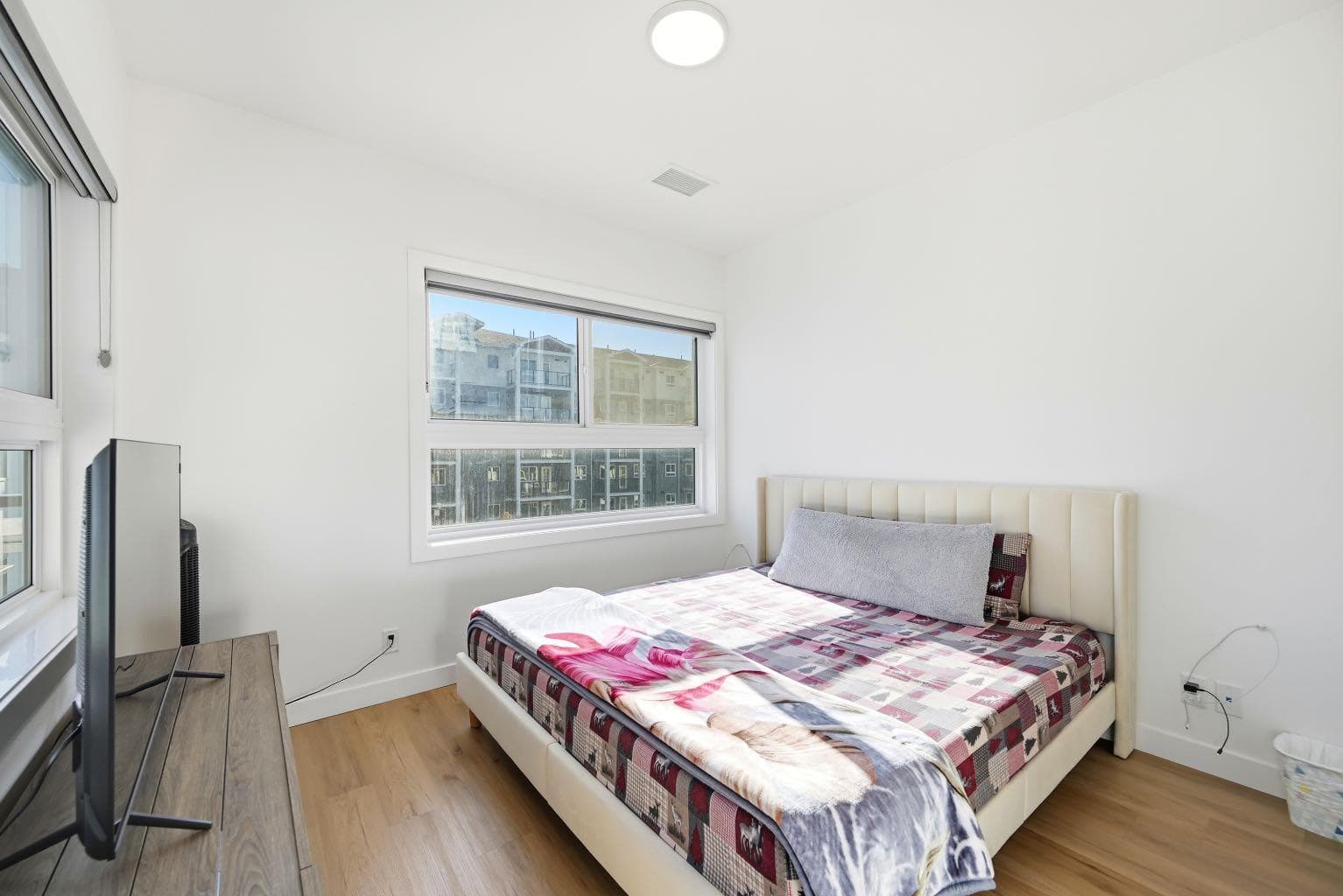 2216, 151 Skyview Bay NE