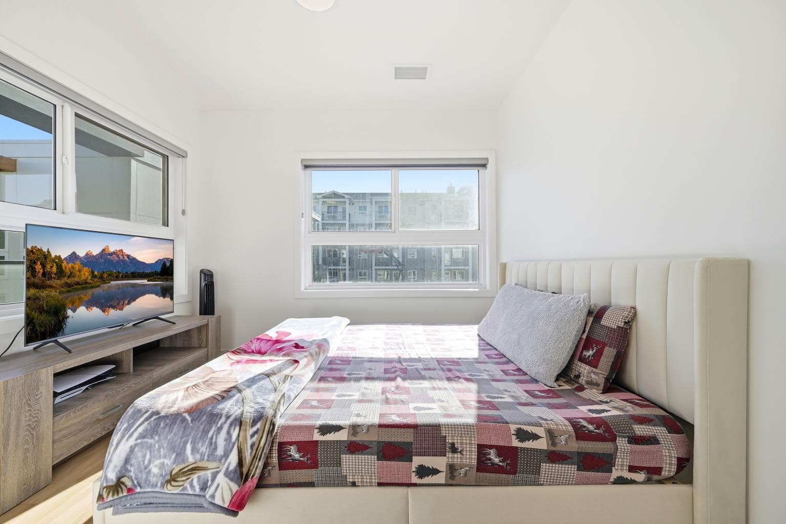2216, 151 Skyview Bay NE